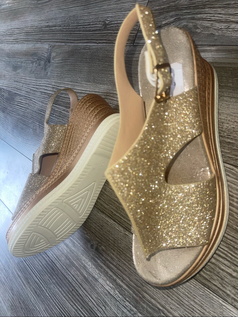 Women's Gold Glitter Wedge Sandals 👡